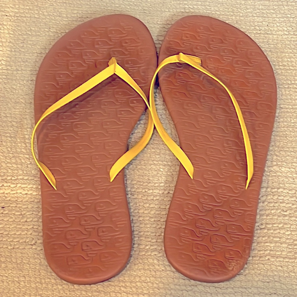 Vineyard vines yellow flip-flops